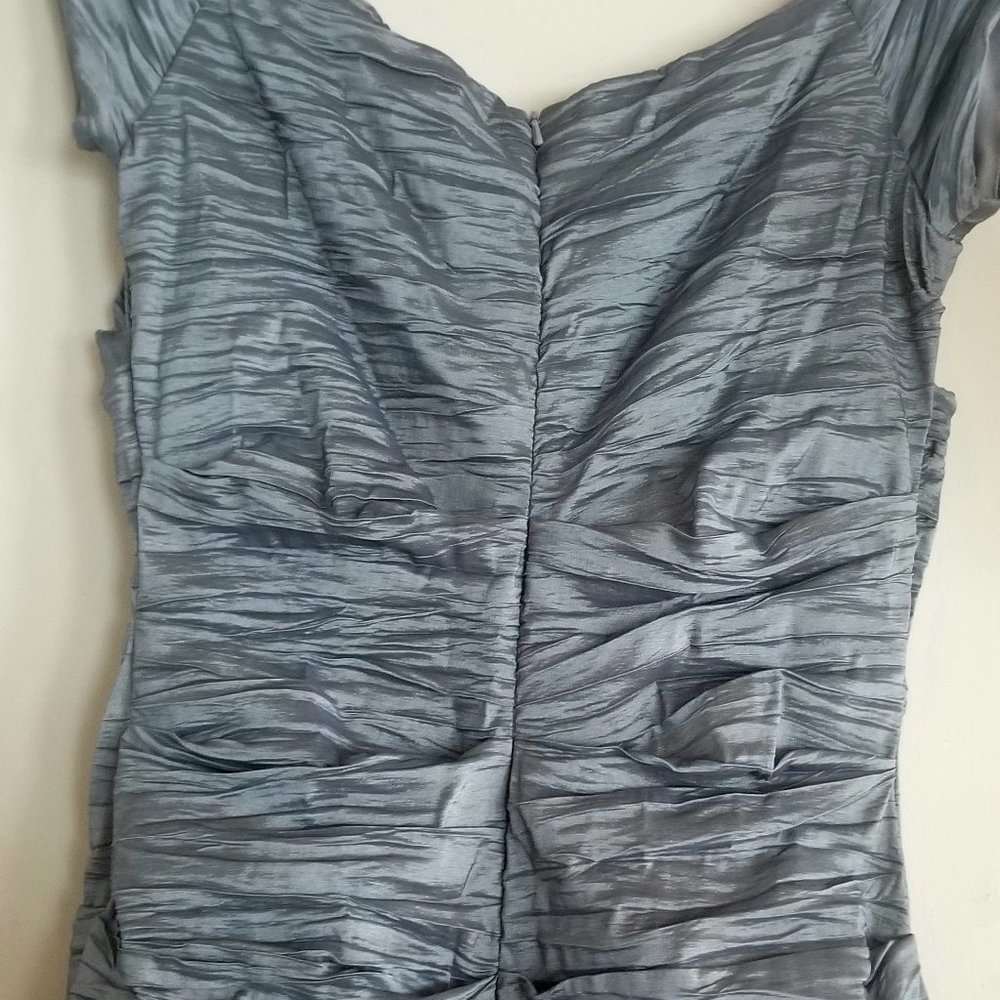Formal gown - Picture 3 of 4